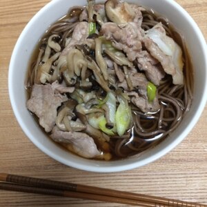 うまみＵＰ！干しきのこ蕎麦